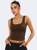 Lea | Romantisches Ripp-Tanktop mit Spitzenbesatz – Braun