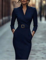 Sophia - Glänzendes Midikleid mit drapiertem Kragen – Marineblau