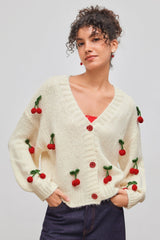 Lockerer Strickcardigan mit V-Ausschnitt und Kirschapplikationen – Frieda – Beige