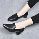 Minhora – Pumps Mit Blockabsatz Und Lederstickerei – Schwarz