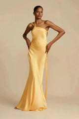 Indira | One-Shoulder-Abendkleid aus Satin – Gelb
