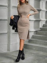 Althaia | Elegantes Langarmkleid mit Schlitzen – Khaki