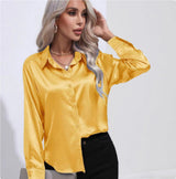 Luna - Langärmelige Satinbluse mit raffiniertem Touch – Kamel