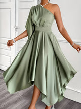Andrada | Elegantes Asymmetrisches One-Shoulder Peplum-Kleid – Erbsen Grün