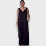 Aubrine – Fließender Jumpsuit mit V-Ausschnitt – Schwarz