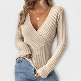 Nayla – Geripptes Wickelshirt mit V-Ausschnitt – Apricot