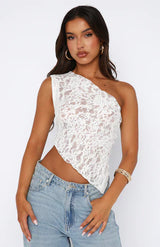 Damen Asymmetrisches Schulter-Top mit Spitzenmuster und diagonalem Saum – Weiß