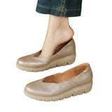 Damen-Ballerinas mit Keilsohle und V-Ausschnitt – Braun