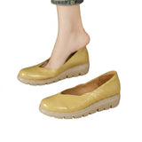 Damen-Ballerinas mit Keilsohle und V-Ausschnitt – Gelb