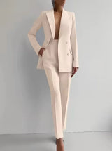 Eleganter zweiteiliger Damenanzug mit Blazer und Plisseehose – Aprikose