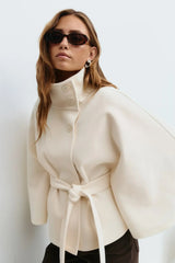Damen Cape-Mantel mit Stehkragen und Gürtelbindung – Beige