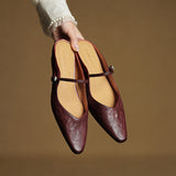 Damen Flache Schuhe mit Spitze, Riemen und Schnallenverschluss – Dunkelrot