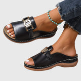 Damen Flat Mule-Sandalen mit breitem Riemen und Goldkettenornament – Schwarz