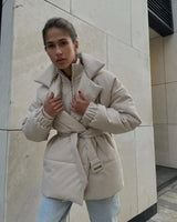 Damen Gesteppte Pufferjacke mit Gürtel breitem Kragen und gerippten Bündchen – Aprikose