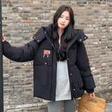 Damen Gesteppte Pufferjacke mit Kapuze Frontreißverschluss Brusttasche und Seitentaschen – Schwarz