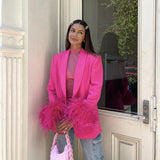 Damen Jacke mit Langen Ärmeln Schalkragen und Federbesatz an den Manschetten – Rosa