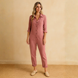 Damen Jumpsuit mit langen Ärmeln, Knopfleiste, Kragen und Brusttaschen – Rosa