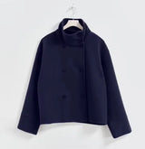 Kurze Damenjacke mit hohem Kragen und Knöpfen – Marineblau