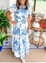Damen Kurzarm Maxikleid mit Kerbausschnitt geraffter Taille Stufenrock und Druckmuster – Blau