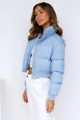 Damen Kurze Gesteppte Pufferjacke mit breitem Kragen Druckknöpfen und gerippten Bündchen – Blau