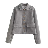 Damen Kurze Jacke mit Hemdkragen und Knopfleiste sowie Klappentaschen – Grau