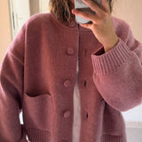 Damen Kurze Strickjacke mit Rundhalsausschnitt Knopfverschluss Zwei Taschen und Gerippten Bündchen – Rosa