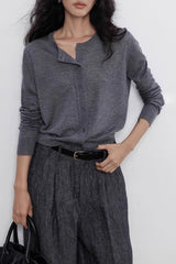 Damen Langarm Strickjacke mit Rundkragen und durchgehender Knopfleiste – Grau