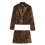 Damen Leopardenmuster-Set mit Cropped Blazer Kerbrevers und Mini-Rock – Braun mit Leopardenmuster