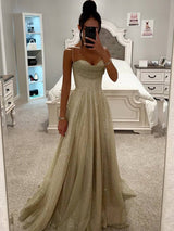 Damen Maxikleid mit Herzausschnitt Spaghettiträgern und glitzerndem Tüllrock – Champagnerfarben