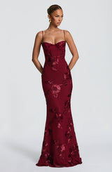 Damen Maxikleid mit Herzausschnitt und Spaghettiträgern mit Schnürung am Rücken und Blumenapplikationen – Bordeauxrot