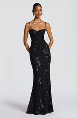 Damen Maxikleid mit Herzausschnitt und Spaghettiträgern mit Schnürung am Rücken und Blumenapplikationen – Schwarz