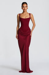 Damen Langes Kleid mit Korsettoberteil breiten Schulterträgern und seitlicher Raffung – Burgund