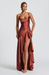 Damen Maxikleid mit Spaghettiträgern und Asymmetrischem Saum – Ziegelrot