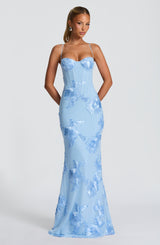 Damen Maxikleid mit Spaghettiträgern und Herzausschnitt mit erhabenen floralen Applikationen – Hellblau