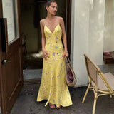 Damen Maxikleid mit Spaghettiträgern und V-Ausschnitt mit floralem Muster auf gelbem Untergrund – Gelb