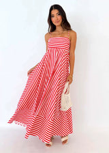 Damen Maxikleid mit Streifen gerader Ausschnitt und Spaghettiträgern mit Stufensaum – Rot mit Streifen