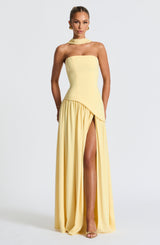 Damen Maxikleid trägerlos mit asymmetrischem Oberteil Beinschlitz und Schal am Hals – Gelb