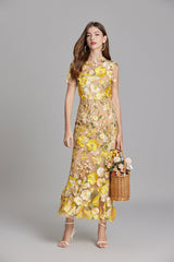 Damen Midikleid mit Kurzen Ärmeln Rundhals Blumenapplikationen und Transparentem Überzug – Gelb