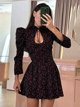 Damen Mini-Kleid mit Blumenmuster und Stehkragen mit Schnürung und Puffärmeln – Rot