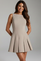 Damen Minikleid mit Ärmellosem Schnitt und Faltenstruktur – Beige