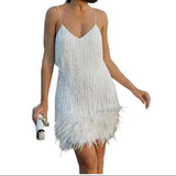 Damen Minikleid mit Spaghettiträgern, Fransenlagen und Federbesatz am Saum – Weiß