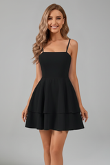 Damen Minikleid mit Spaghettiträgern und Doppelstufigem Rock – Schwarz