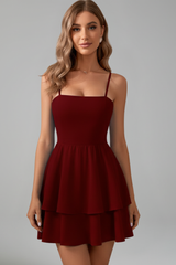 Damen Minikleid mit Spaghettiträgern und Doppelstufigem Rock – Burgund