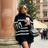Damen Pullover mit Rollkragen horizontalen Streifen langen Ärmeln und gerippten Bündchen – Schwarz