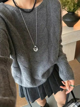 Damen Pullover mit Rundhalsausschnitt vertikalem Zopfmuster langen Ärmeln und gerippten Bündchen – Grau