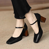 Damen Pumps mit eckiger Spitze und Riemenverschluss – Schwarz