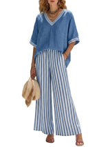 Damen-Set aus Oberteil mit V-Ausschnitt und gestreifter Hose mit weitem Bein – Blau