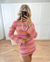 Damen Set für Frauen mit Mehrfarbigem Muster Crop-Top langen Ärmeln und Mini-Rock – Rosa