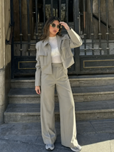 Damen Set mit Kurzer Jacke und Spitzkragen und Weiter Hose mit Hoher Taille – Grün
