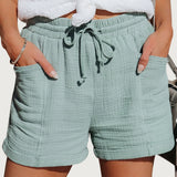 Damen Shorts mit elastischem Bund und Kordelzug sowie aufgesetzten Taschen und umgeschlagenen Säumen – Hellgrün